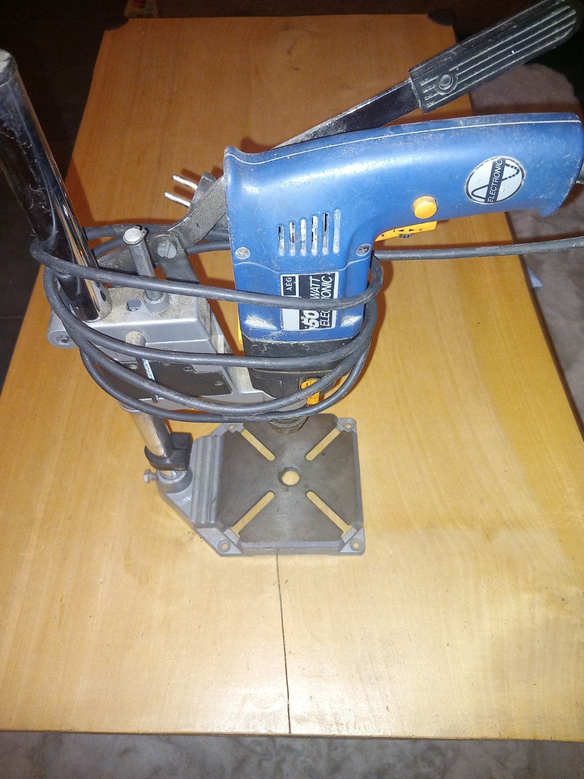 AEG 500 Watt Boormachine met Boorstandaard, Boormachine, Gebruikt, Variabele snelheid, Ophalen of Verzenden