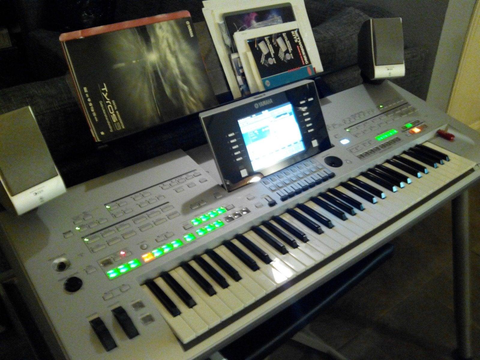Yamaha Tyros 3 met boxen, basbox en standaard, Ophalen
