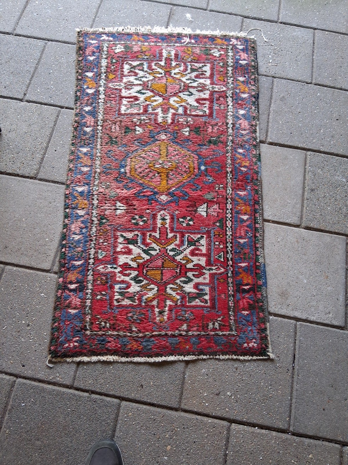 Rood perzisch kleedje, Ophalen
