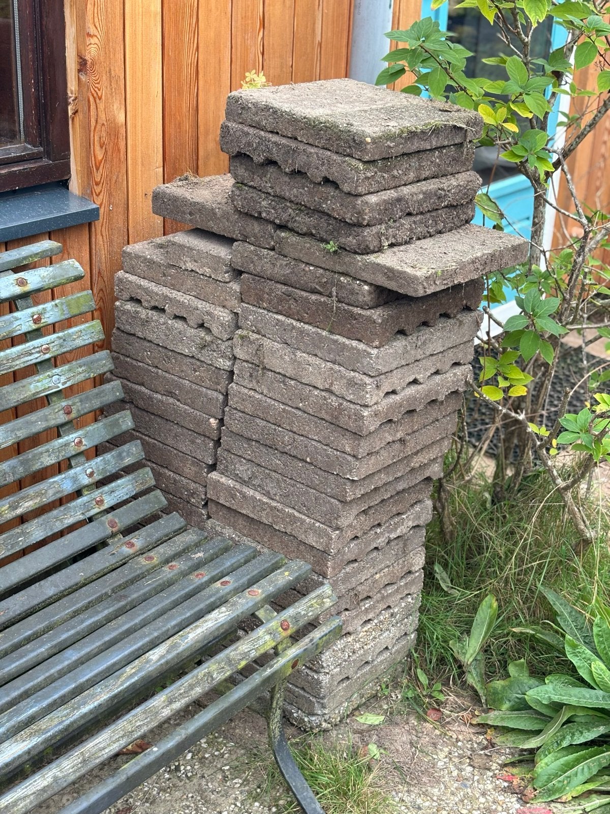 Gratis ruim 100 oude stoeptegels 30x30 - Ophalen in Limmen, Ophalen, Gebruikt, 10 m² of meer, Beton
