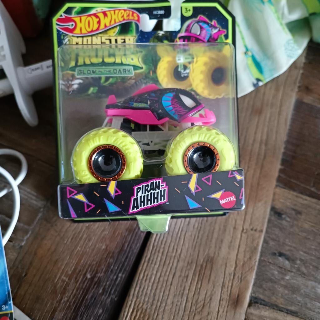 hot wheels monster glow in the dark piranahhhh, Ophalen of Verzenden, Nieuw, Auto