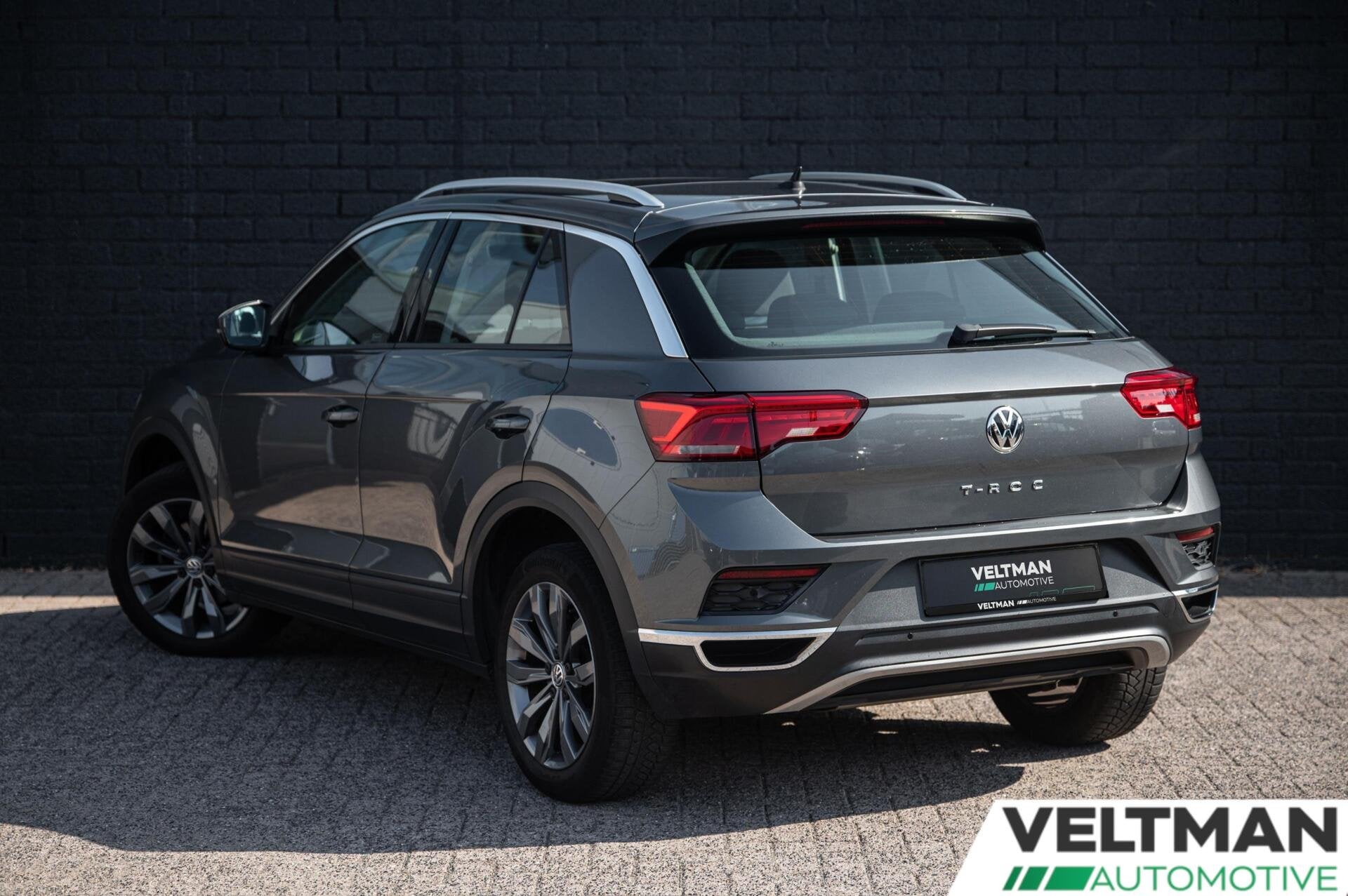 Volkswagen T-Roc 1.5 TSI Sport PANO AUTOMAAT ACC LED NAVI, Auto's, Volkswagen, Euro 6, 4 cilinders, 150 pk, Origineel Nederlands