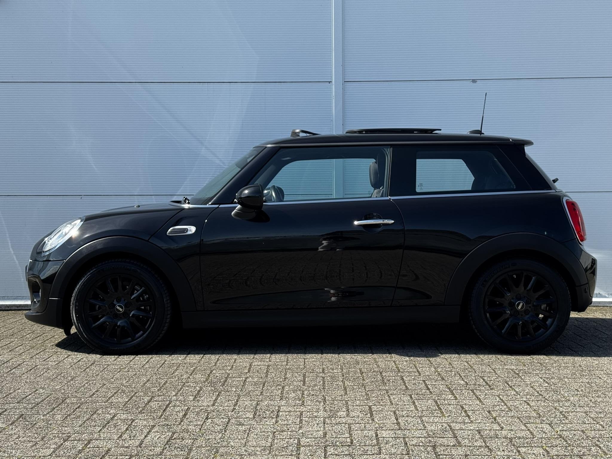 MINI 3-Deurs 1.5 Cooper Pepper Serious Business / Stoelverwa, Voorwielaandrijving, Gebruikt, 4 stoelen, Origineel Nederlands