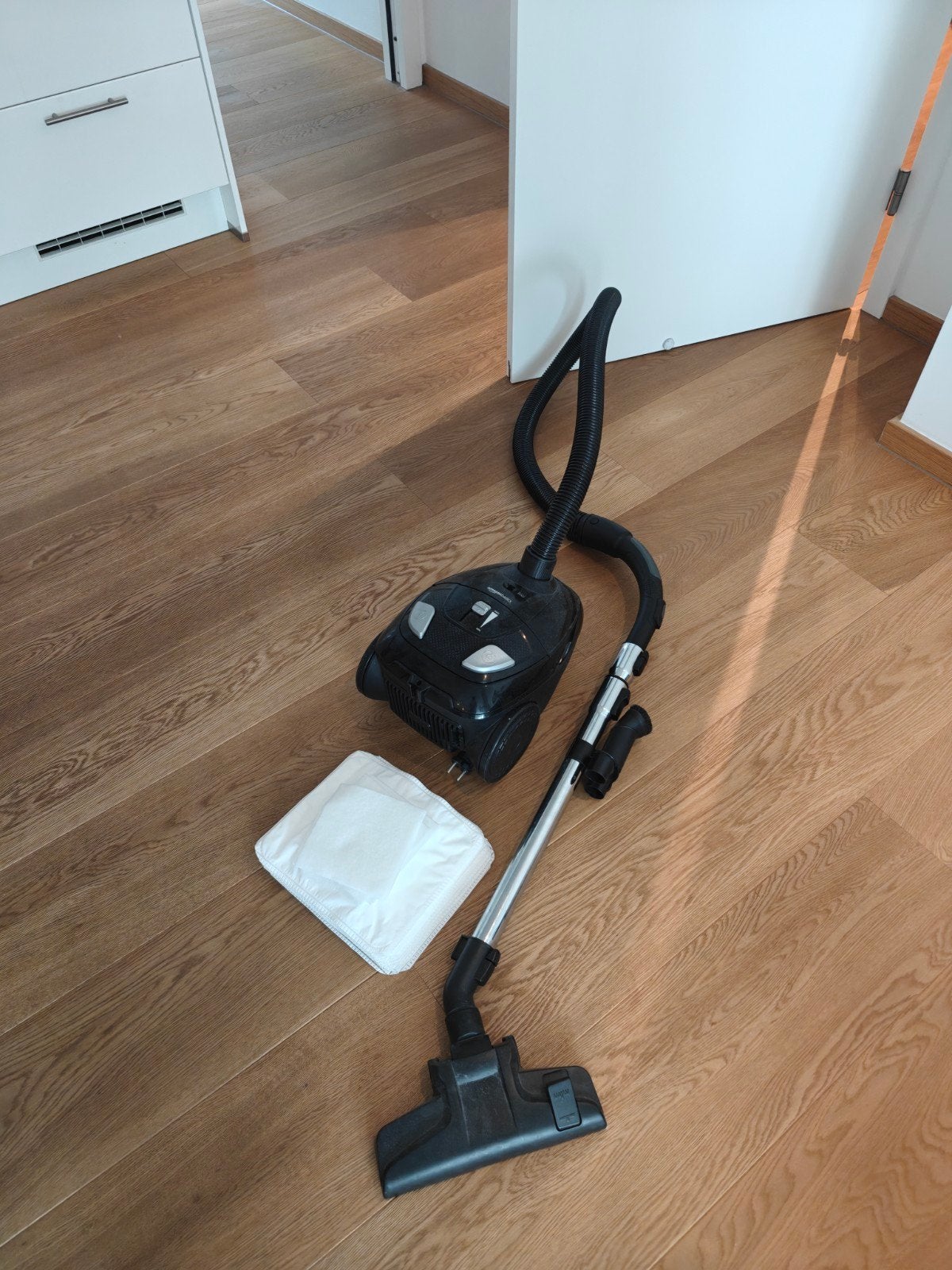 Stofzuiger met filters (vacuum with filters), Witgoed en Apparatuur, Stofzuigers, Ophalen, Zo goed als nieuw