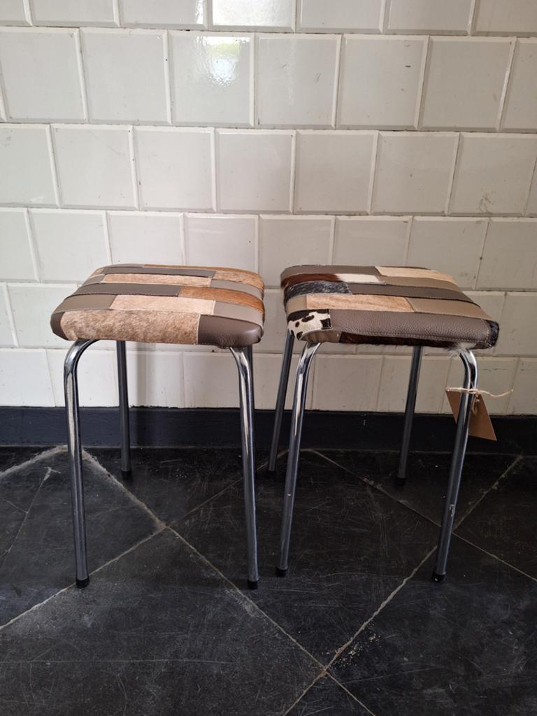Set van 2 Vintage Krukken met Patchwork Lederen Stoffering, Gebruikt, Staal, Vintage, Ophalen of Verzenden