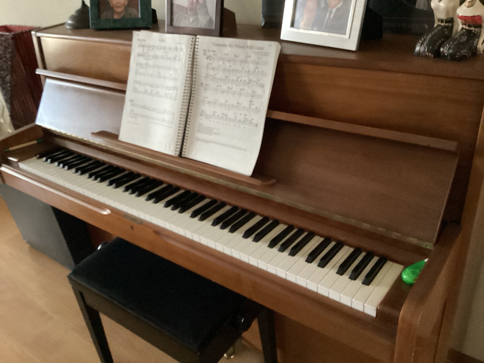 Mooie gebruikte piano, bruin