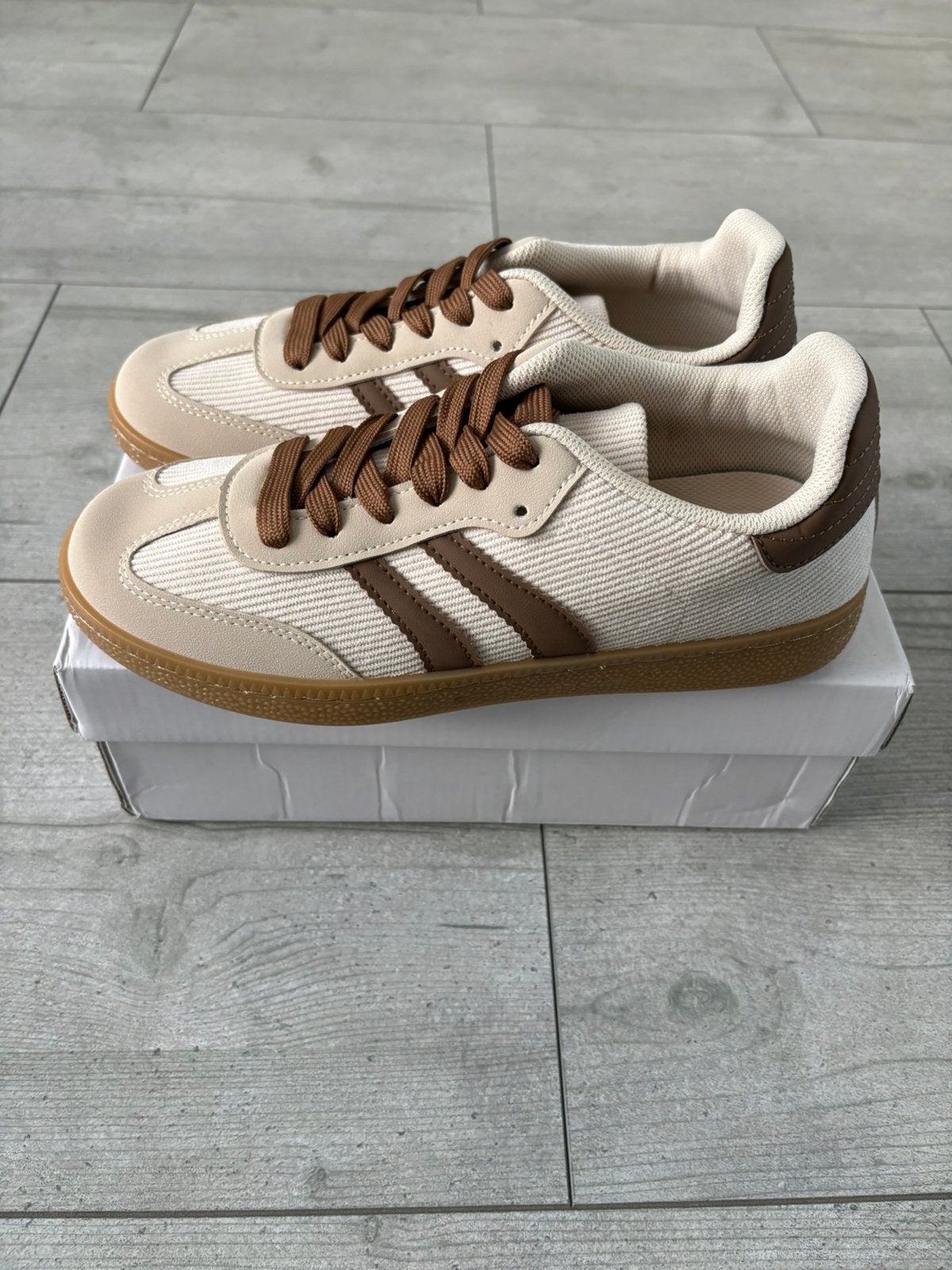 Beige Sneakers., Ophalen of Verzenden, Zo goed als nieuw, Beige, Sneakers of Gympen