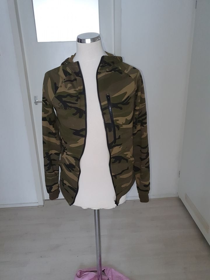 Camo hoodie met rits en capuchon maat S, Onbekend, Ophalen of Verzenden, Zo goed als nieuw, Groen