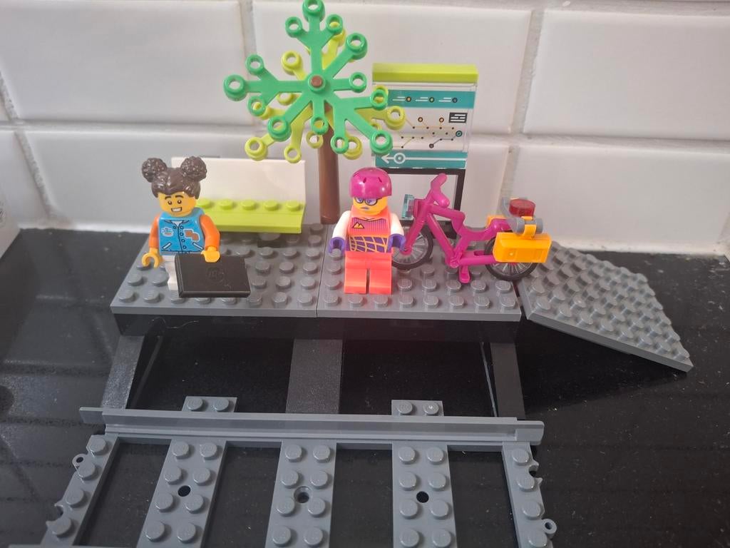 Lego passagierstrein perron nr 60337, Ophalen of Verzenden, Zo goed als nieuw, Complete set, Lego