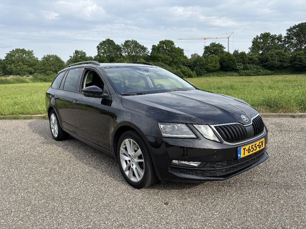 Skoda Octavia Combi 1.8 TSI Style Business DSG ACC CarPlay, 4 cilinders, Zwart, Stationwagon, Particulier