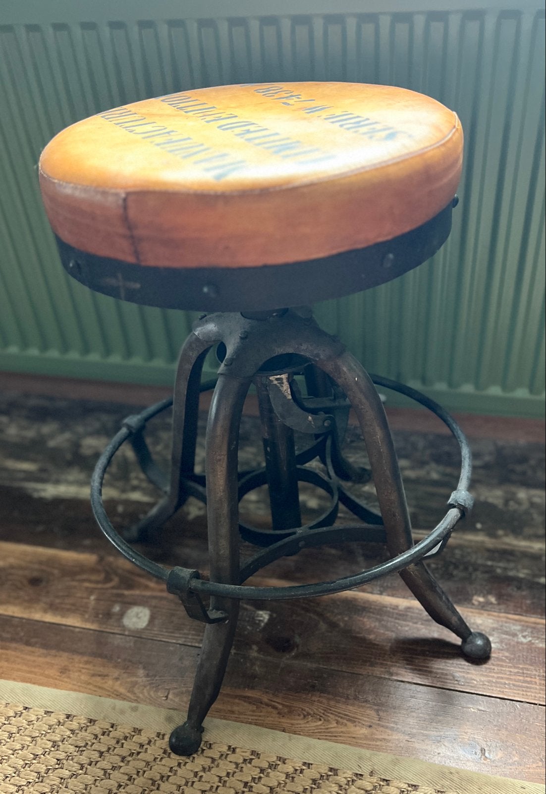 Vintage barkruk, verstelbaar, ijzeren onderstel, leren zitti, Huis en Inrichting, Ophalen, In hoogte verstelbaar, 60 tot 90 cm