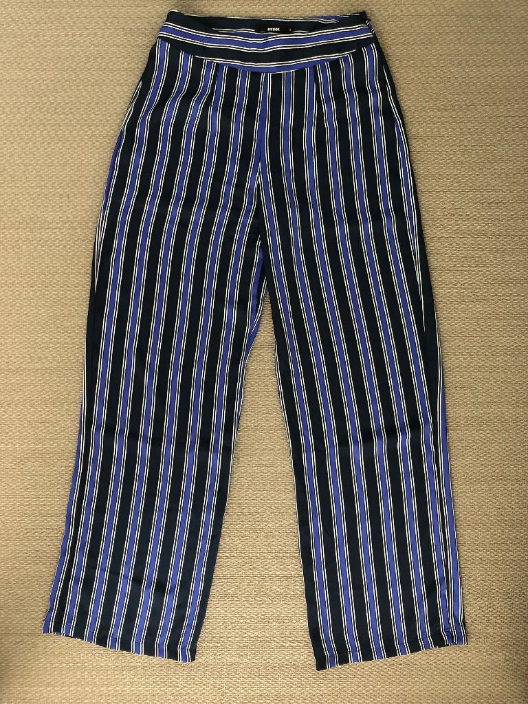Blauw gestreepte broek maat M., Kleding | Dames, Broeken en Pantalons, Maat 38/40 (M), Blauw, Bikbok, Nieuw