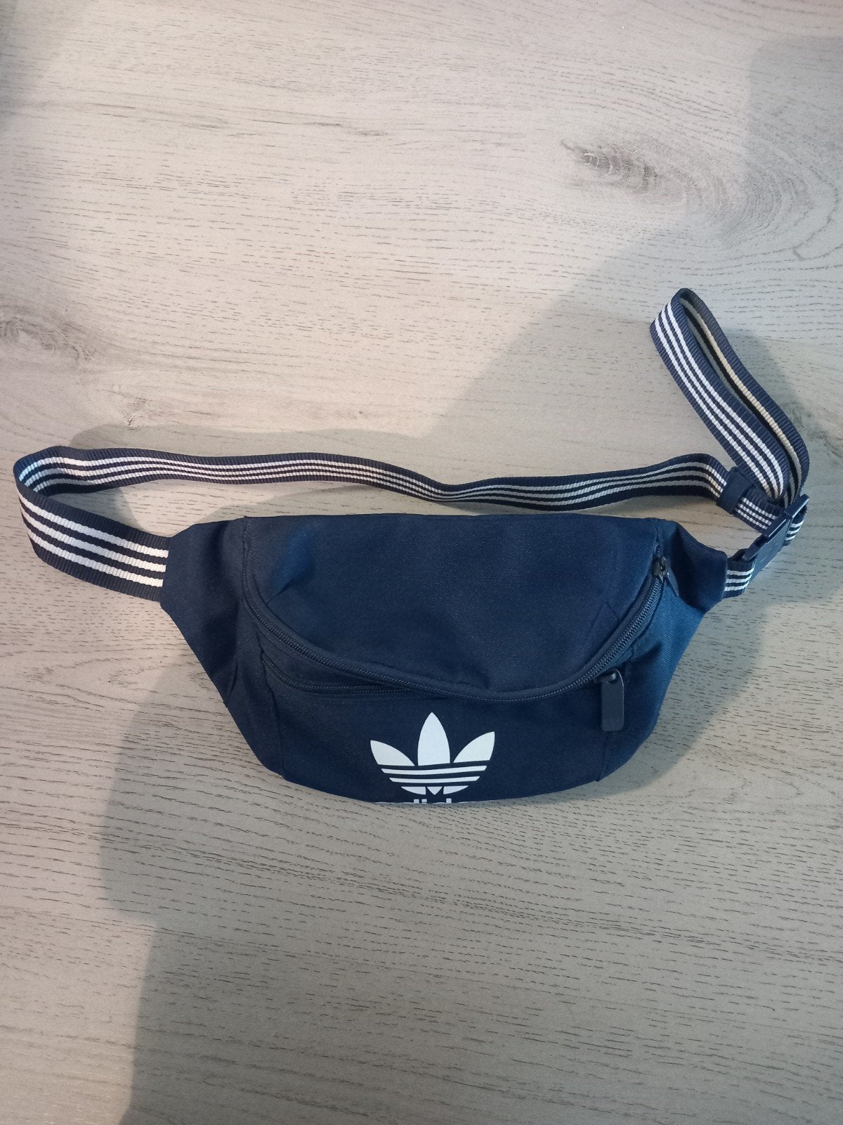 Adidas heuptasje - Donkerblauw met wit logo, Ophalen of Verzenden, Zo goed als nieuw, Blauw, Overige typen