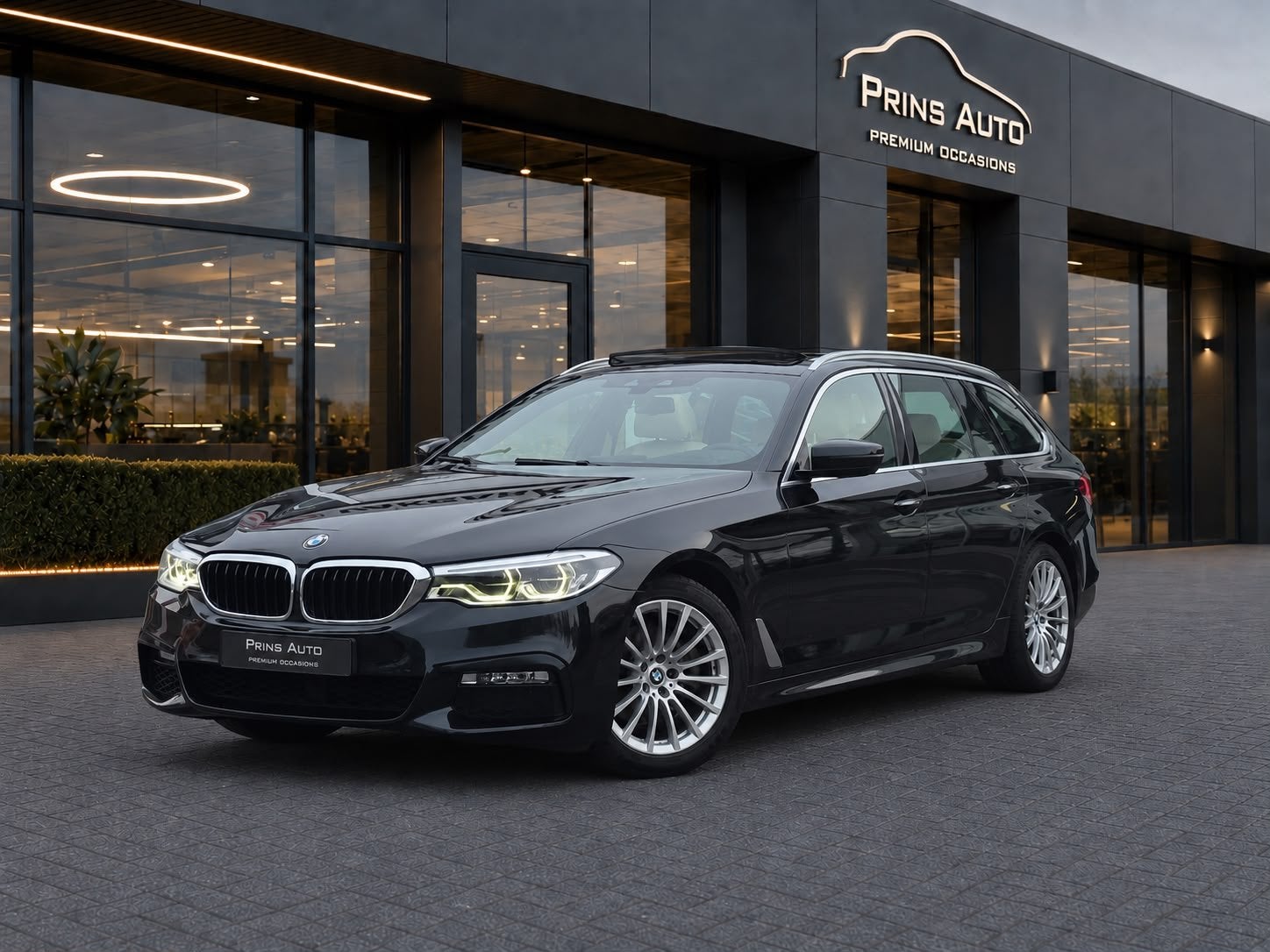 BMW 5 Serie Touring 520d High Executive |PANO|TREKHAAK|LEDER, Achterwielaandrijving, Euro 6, 2000 kg, Zwart