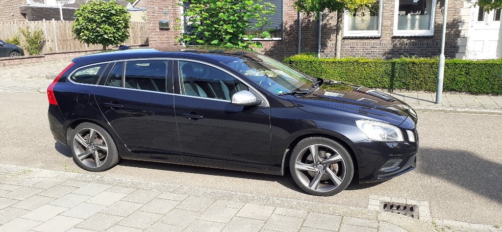 Volvo V60 T5 240pk 2011 Zwart, Auto's, Voorwielaandrijving, Euro 5, 1800 kg, Zwart