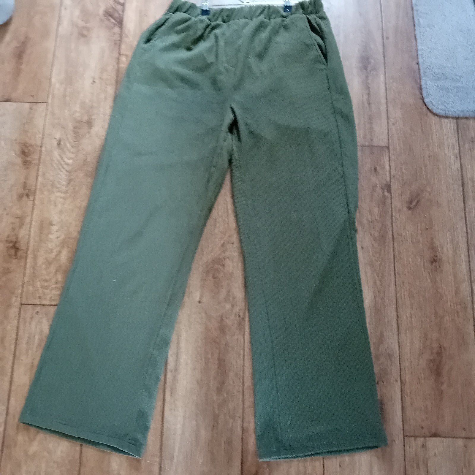 2 design broeken: groene met wijde uitloop en crème broek, Norah, Brax, Maat 42/44 (L), Ophalen of Verzenden, Lang