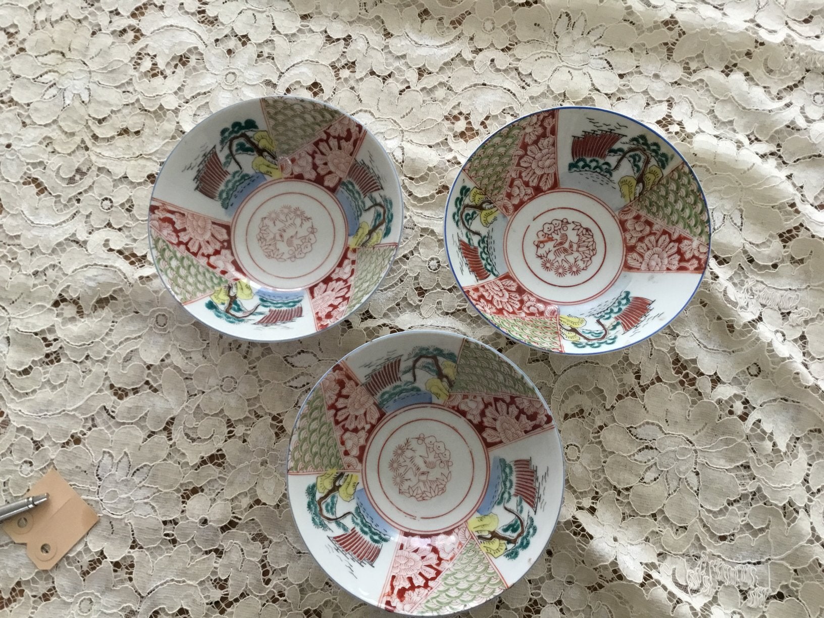 Japanse Imari-kom met symbolen aan de onderkant, Ophalen of Verzenden
