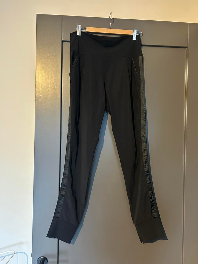 Mooie aangesloten travelstof broek van Japan TKY te koop, Verzenden, Zwart, Maat 42/44 (L), Zo goed als nieuw