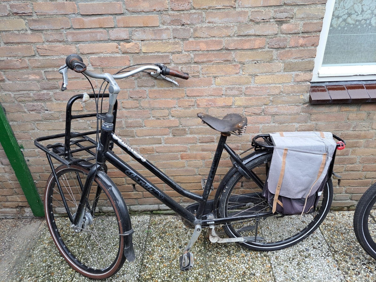 Gazelle stadsfiets met voordrager en fietstassen, Ophalen, Terugtraprem, Gazelle, 53 tot 56 cm