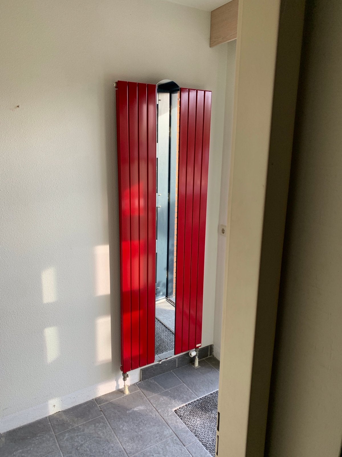 Thermic designradiator rood met spiegel, Doe-het-zelf en Verbouw, Ophalen, Gebruikt, Radiator, 60 tot 150 cm