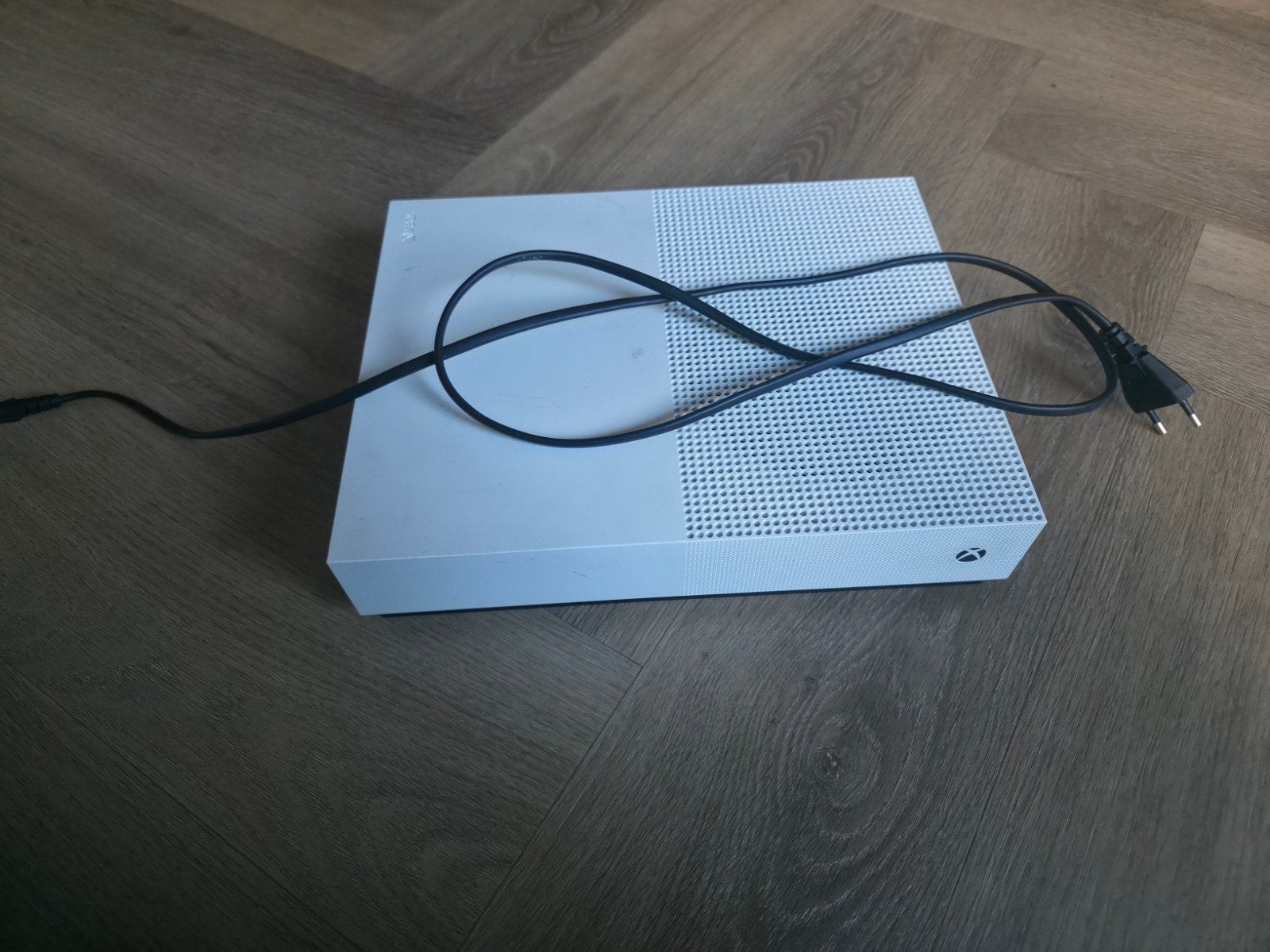 Te koop: Microsoft Xbox One S All-Digital Edition 1TB, Ophalen, Xbox One S All-digital, Zo goed als nieuw, Zonder controller