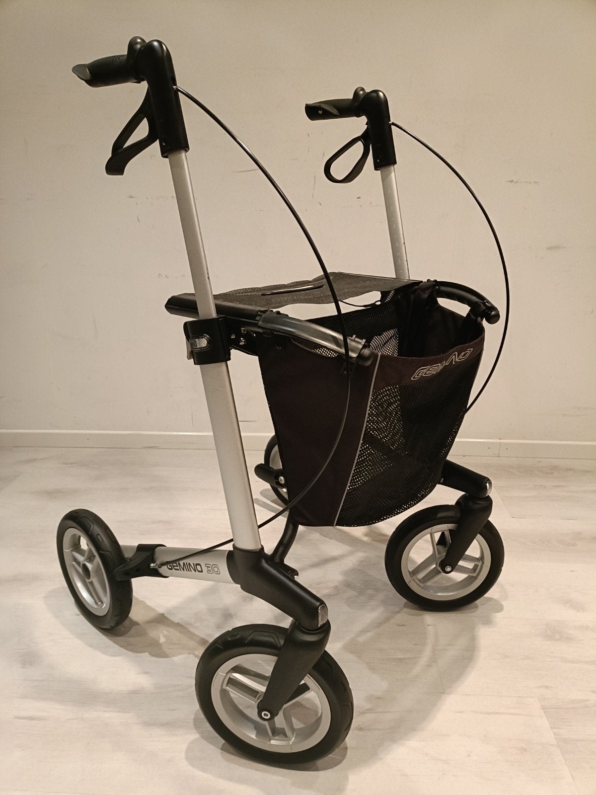 Gemino 30 lichtgewicht rollator incl Servicebeurt ZGAN., -, -, Ophalen of Verzenden, Zo goed als nieuw