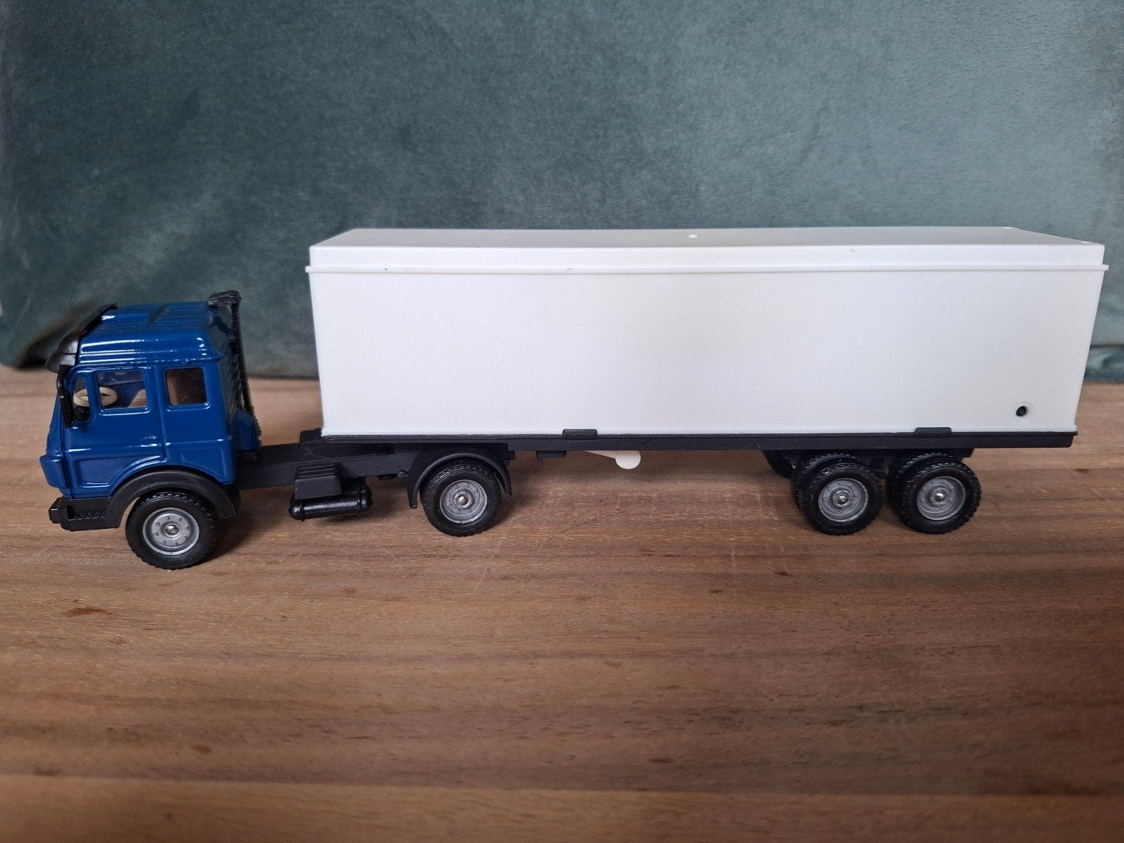 Solido Mercedes-Benz vrachtwagen met oplegger, Ophalen of Verzenden, Nieuw
