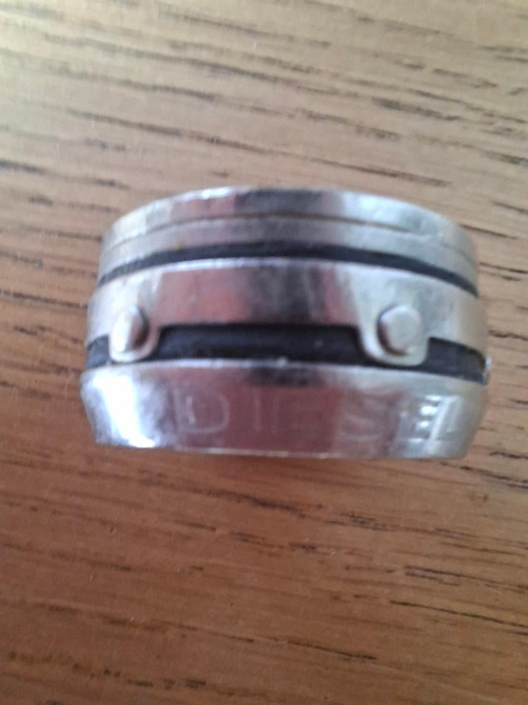 ring. Heren. RVS. One stone ring. Diameter 18 mm. Diesel., 20 of groter, IJzer of Staal, Heer, Ophalen of Verzenden