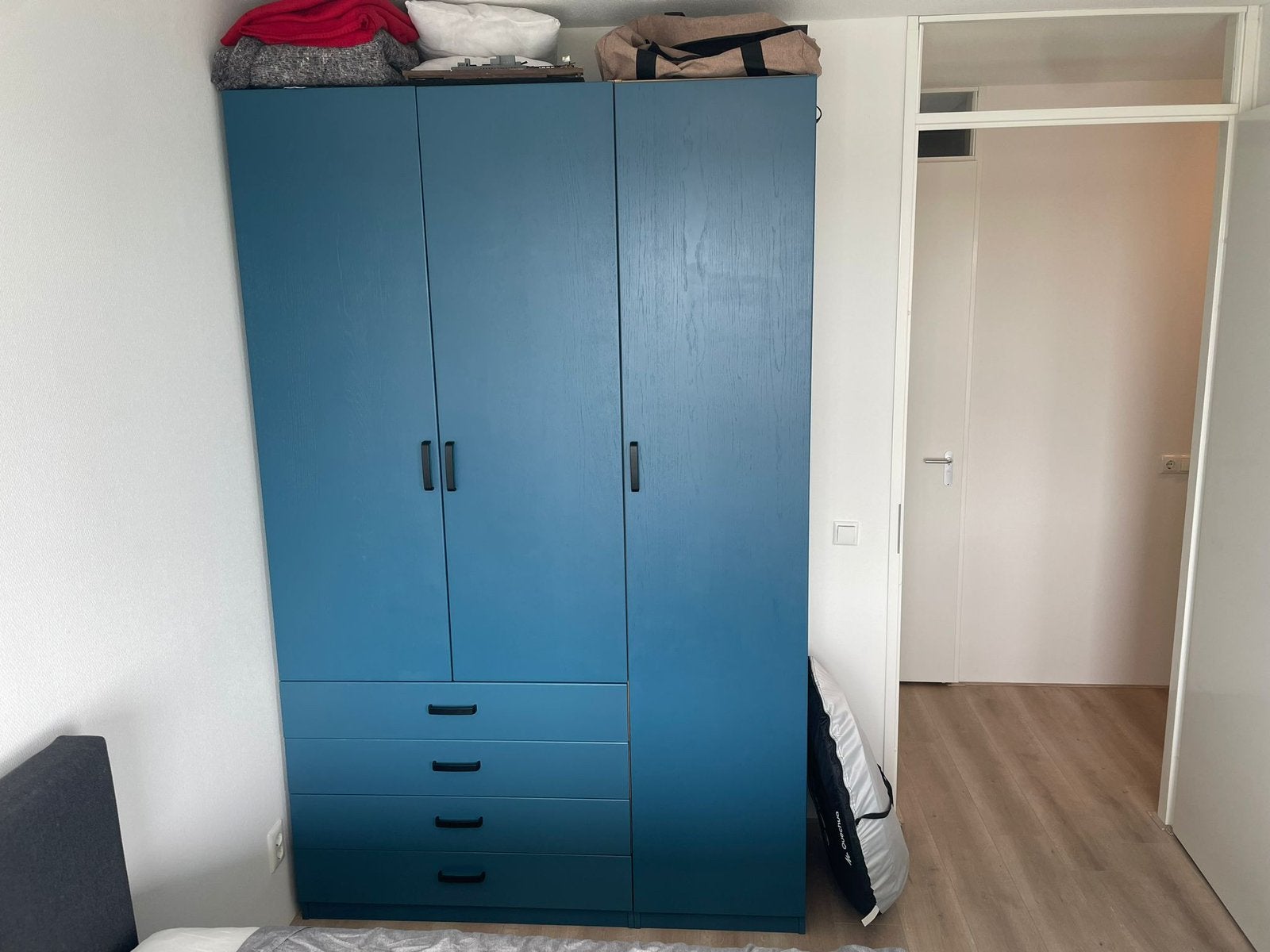 Blauwe kledingkast 150x236 - in goede conditie, Ophalen, Zo goed als nieuw, 50 tot 75 cm, 150 tot 200 cm
