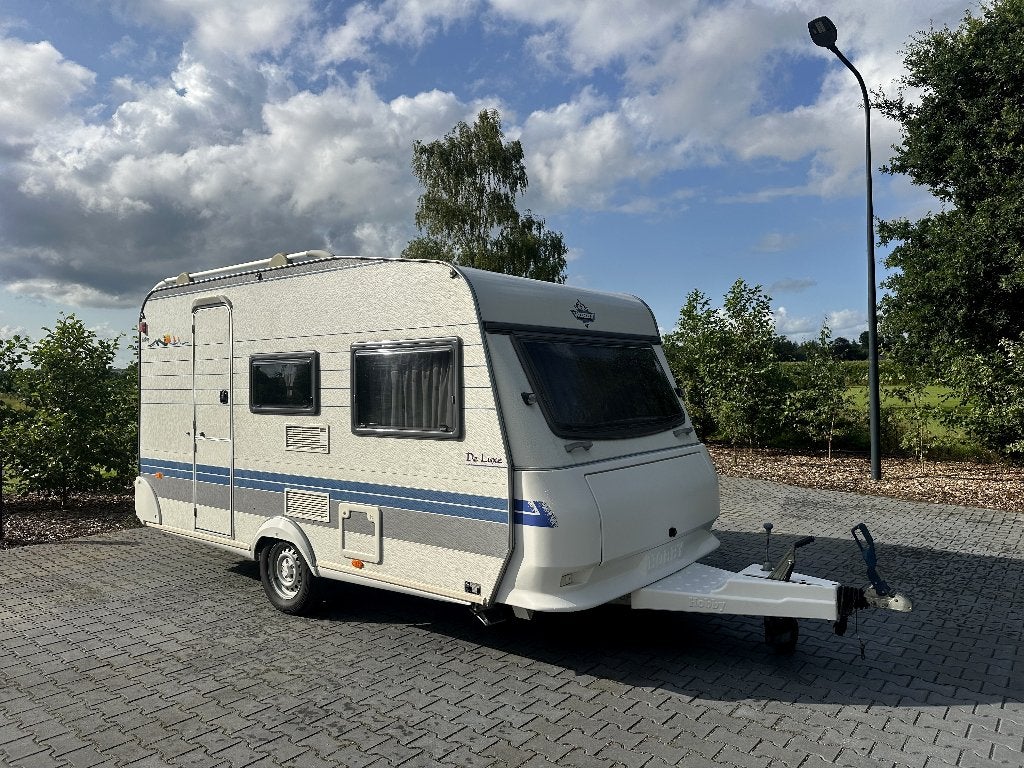 Prachtige Hobby De Luxe 400KB, met stapelbed, voortent, Caravans en Kamperen, Standaardzit, Stapelbed, Hobby, 750 - 1000 kg