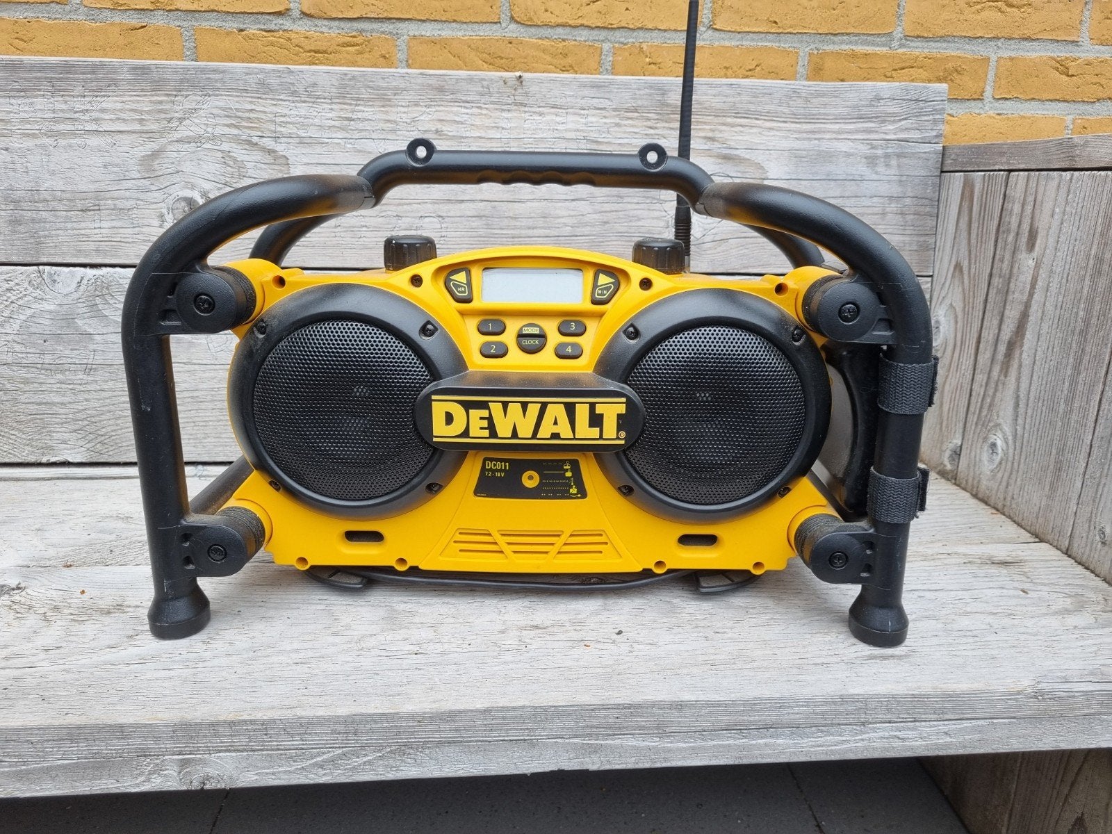 de walt  bouwradio, Audio, Tv en Foto, Radio's, Ophalen of Verzenden, Zo goed als nieuw, Bouwradio