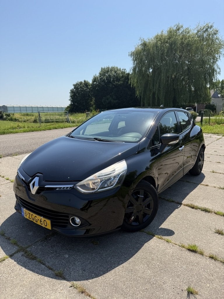 Renault Clio 1.5 dCi Expression (bj 2015), Auto's, Gebruikt, 4 cilinders, 96 €/maand, Zwart