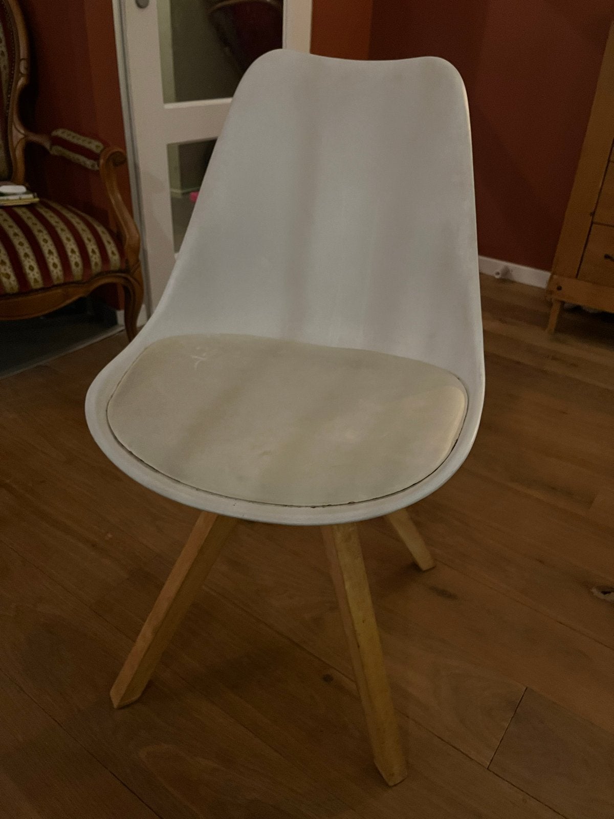 Gratis! 5 witte kuipstoelen, Ophalen, Kunststof, Gebruikt, Wit