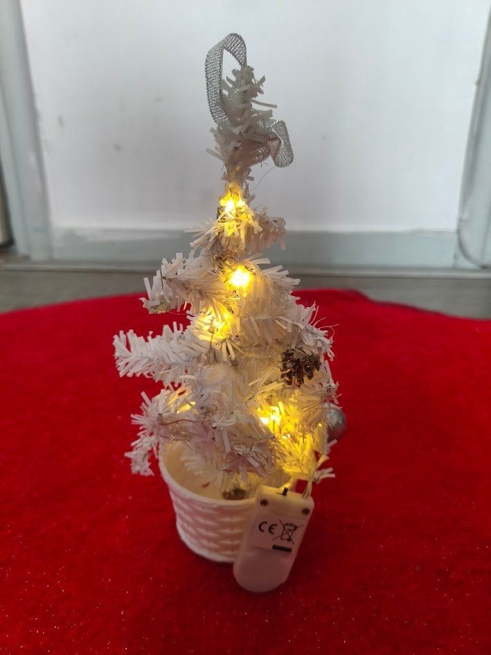 Mini sier kunst kerstboompje wit met lichtjes, Ophalen of Verzenden, Zo goed als nieuw
