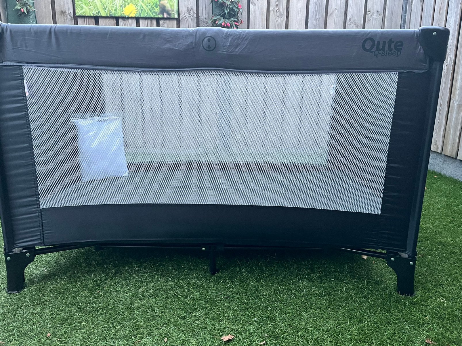 Campingbed Qute inclusief matras en klamboe, Ophalen, Zo goed als nieuw, Minder dan 140 cm, Matras