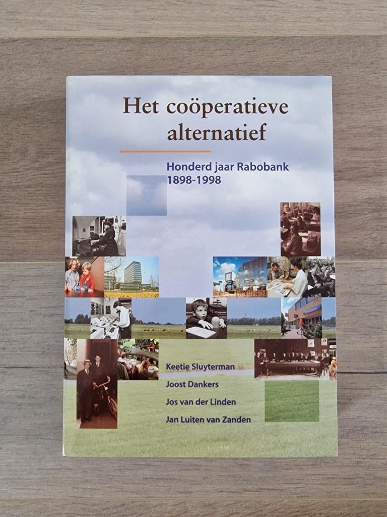 Het coöperatieve alternatief - 100 jaar Rabobank 1898-1998, Ophalen of Verzenden, 20e eeuw of later, Nieuw