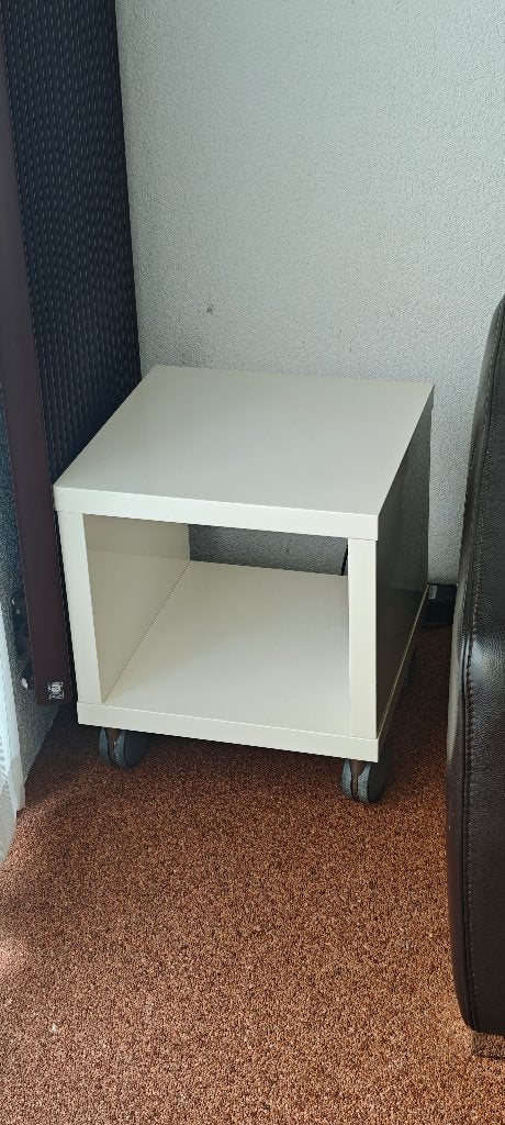 Wit kubustafeltje op wielen, Ophalen, Minder dan 55 cm, Zo goed als nieuw, 60 cm of meer