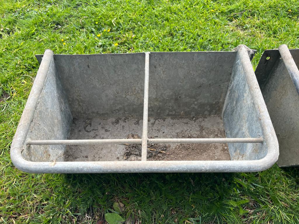 3 Gegalvaniseerde voerbakken voor paarden/ pony’s, Dieren en Toebehoren, Ophalen, Gebruikt, Overige soorten