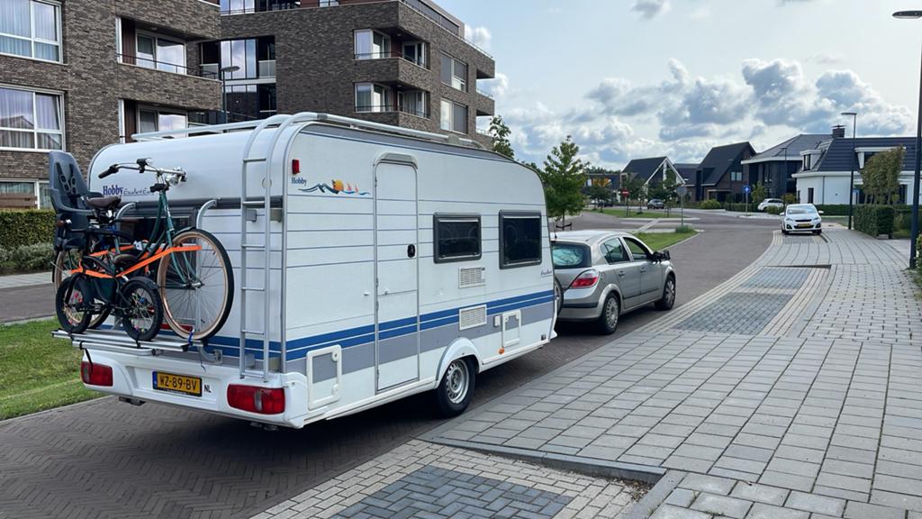 Hobby Excellent Easy SFE 400 - lichtgewicht met 5 slaapplaat, Vast bed, Hobby, Treinzit, 750 - 1000 kg