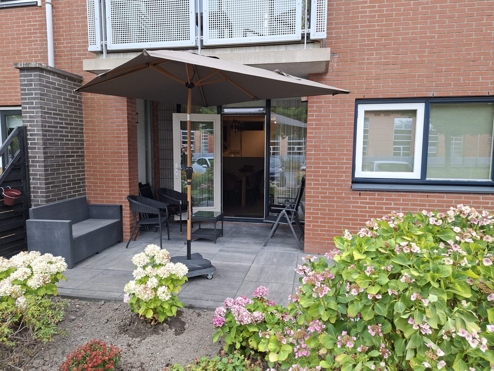 Hele mooie parasol, nieuw, 130 bij 120 cm, 240 cm hoog, Ophalen, Zo goed als nieuw