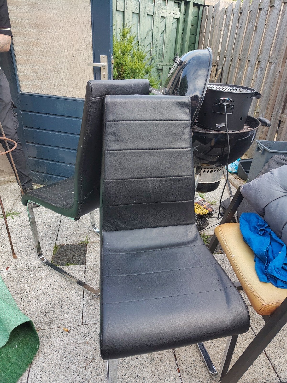 Set van 2 zwarte eetkamerstoelen met chromen onderstel, Gebruikt, Zwart, Ophalen of Verzenden, Vier