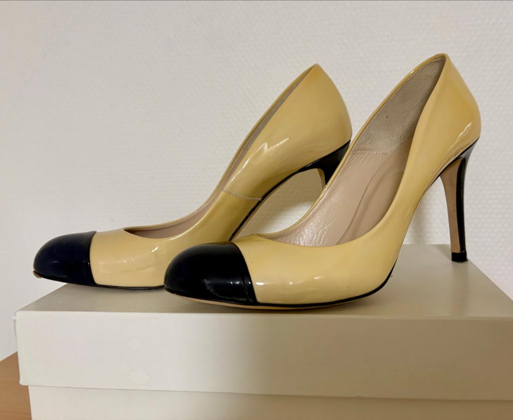 L.K. Bennett Pumps Beige met Zwarte Neus - Maat 41, Ophalen of Verzenden, Zo goed als nieuw, Beige, Pumps