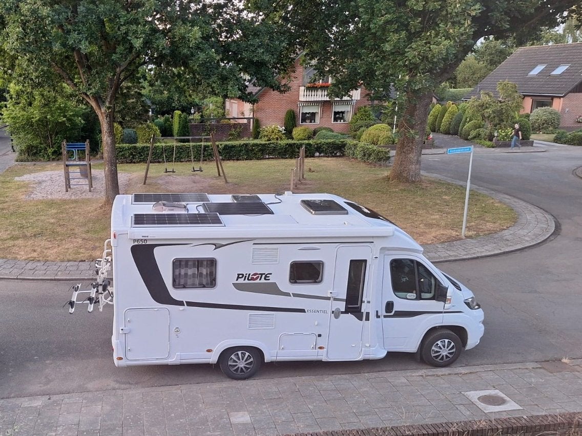 Foto 24 van Te koop: Prachtige, Pilote Essentiel P650 met Queensbed