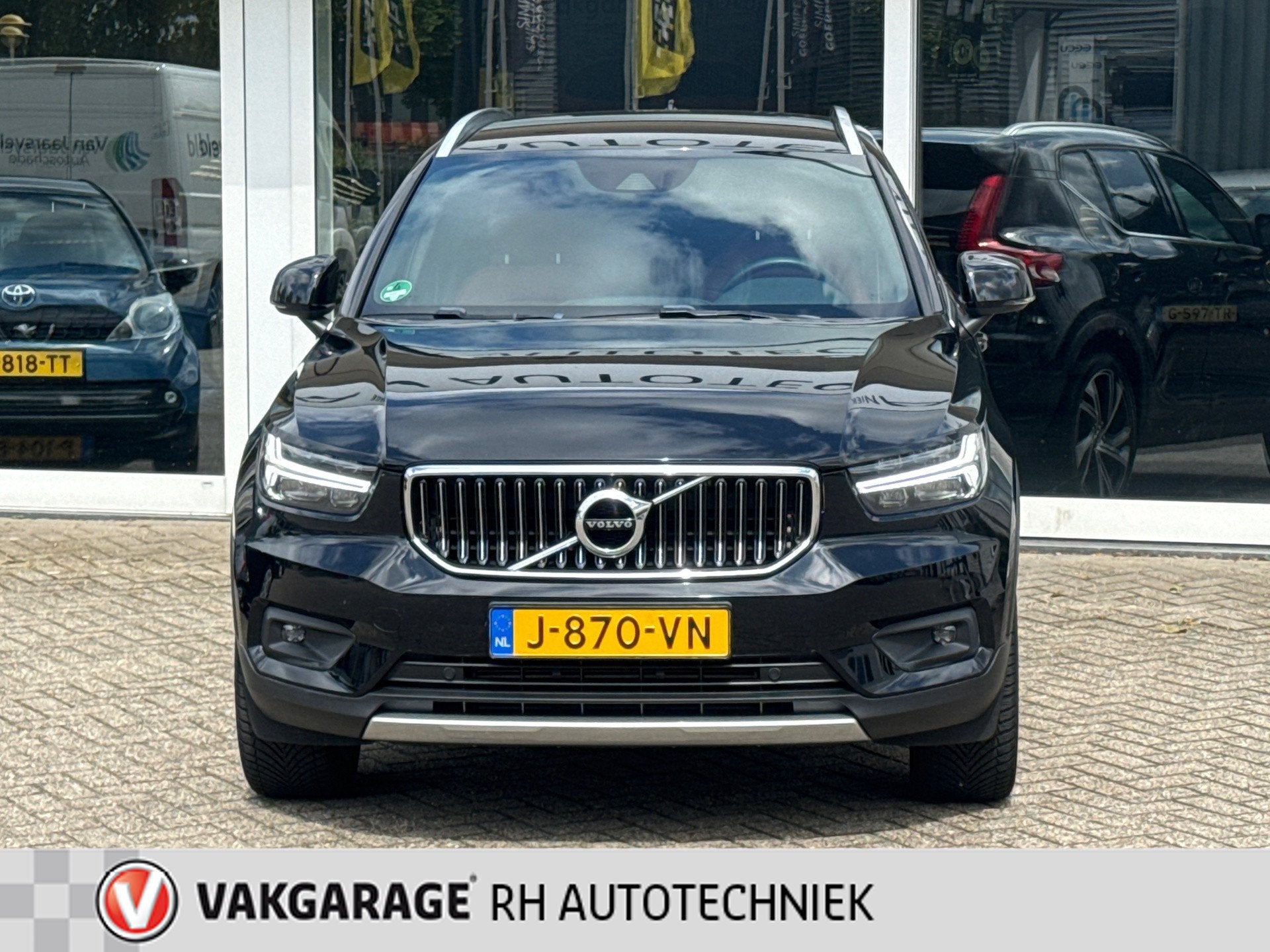 Volvo XC40 1.5 T2 Inscription, Auto's, Euro 6, 129 pk, Zwart, Bedrijf