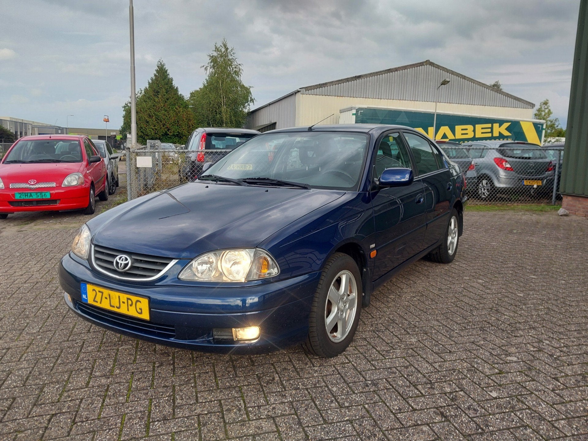 Toyota Avensis 1.8-16V Linea Luna, Auto's, Voorwielaandrijving, Zwart, 4 cilinders, 129 pk