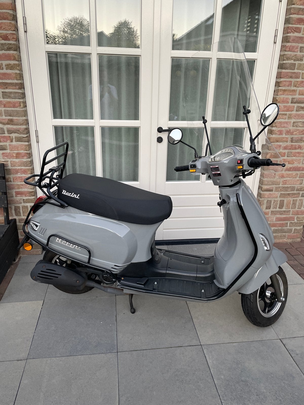Berini Scooter 2024 Grijs - Zo goed als nieuw met extra's, Zo goed als nieuw, Benzine, Ophalen, Overige merken
