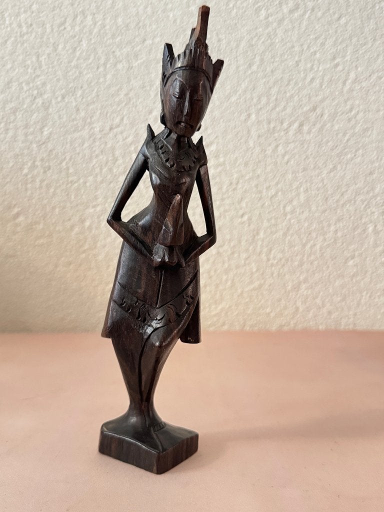 Balinees houten beeld handgesneden vrouw 24 cm, Hout, 24 cm, Bruin, Ophalen of Verzenden