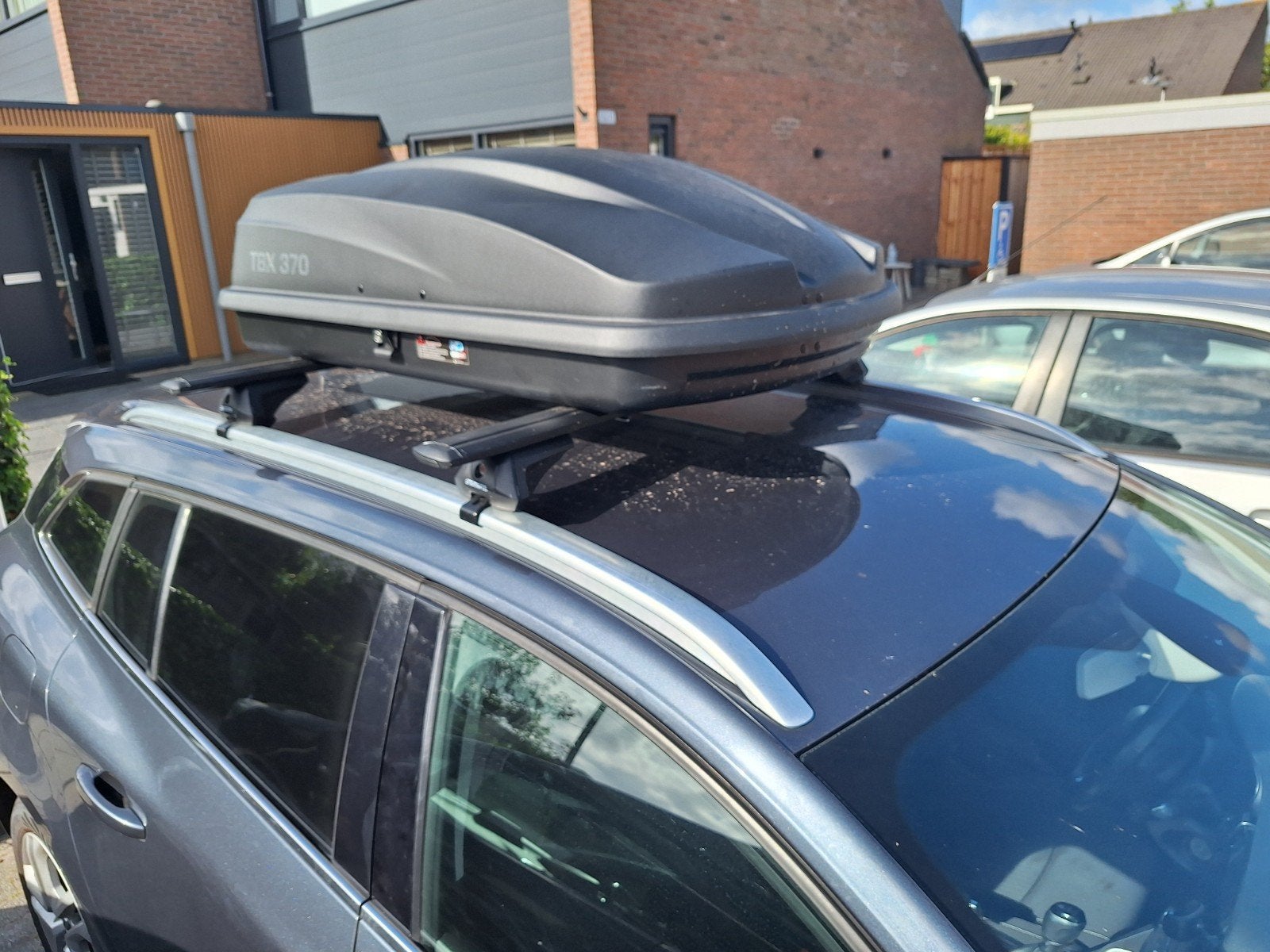 Te huur: Dakkoffer Twinny Load TBX 370 (€ 60 per week), Ophalen, Zo goed als nieuw