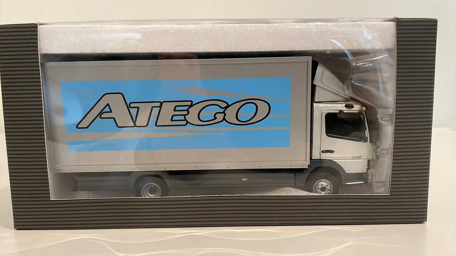 Mercedes Benz Atego 1:43 schaalmodel gedetailleerd nieuw, Ophalen of Verzenden, Zo goed als nieuw, Bus of Vrachtwagen, Overige merken