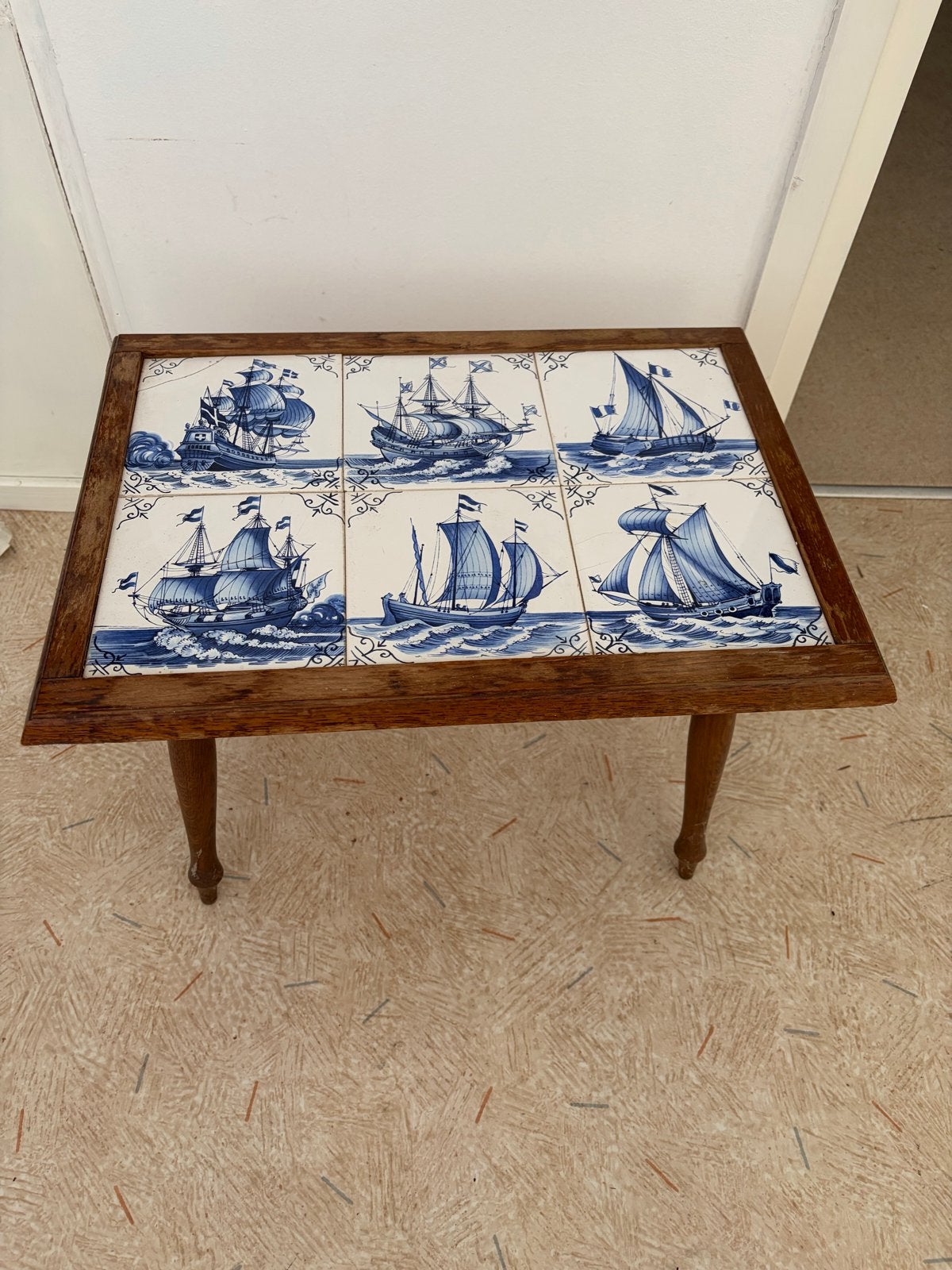 Vintage bijzettafel met Delfts blauwe tegels, Ophalen